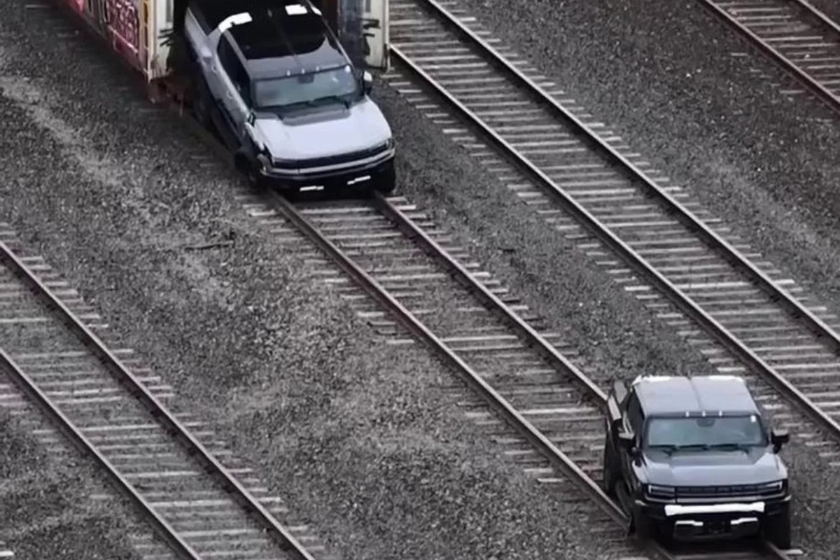 El audaz intento de robo: Dos Hummer EV del tren y el fracaso épico