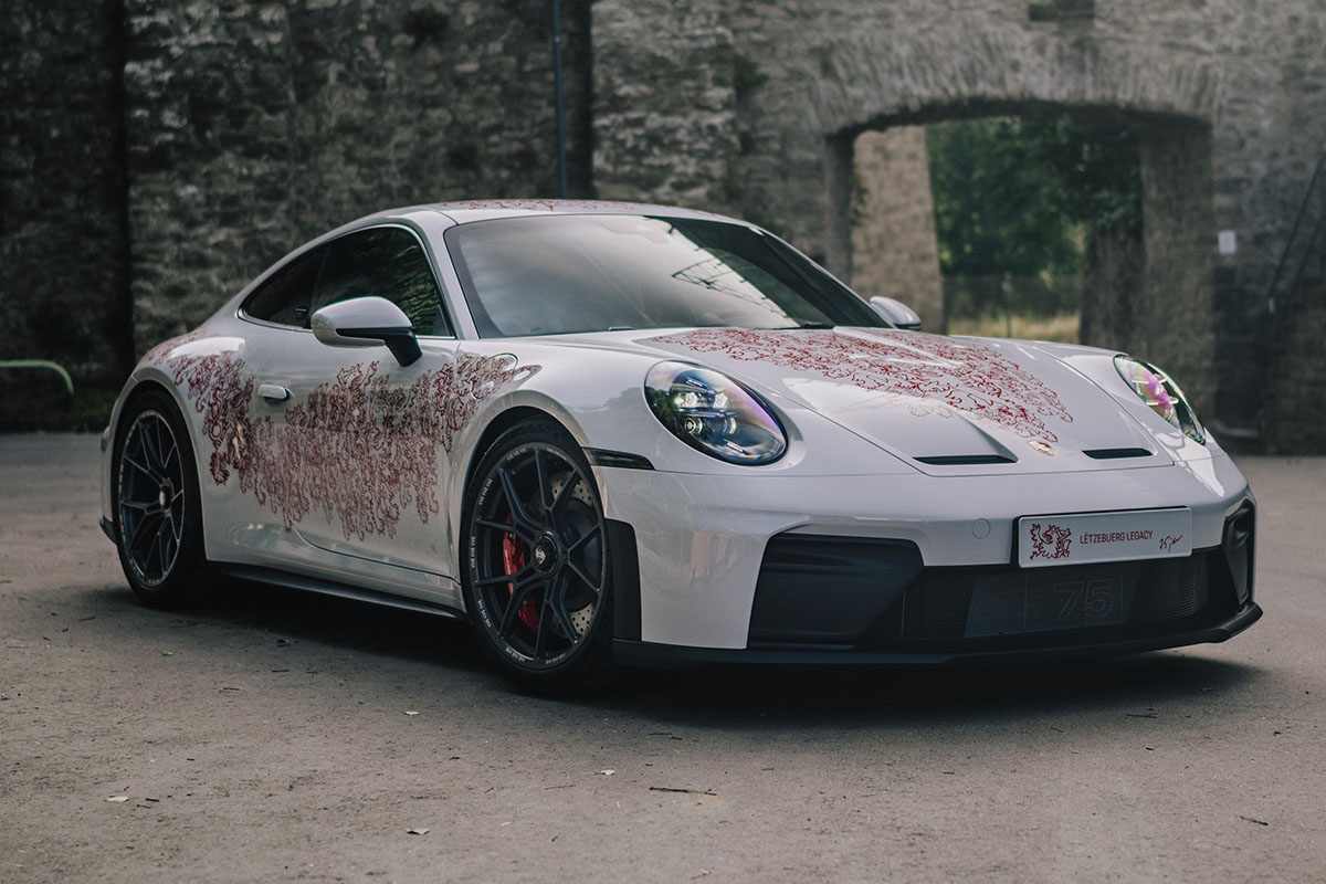 Porsche 911 GT3 Touring Lëtzebuerg: La Elegancia de un León Rojo al Volante
