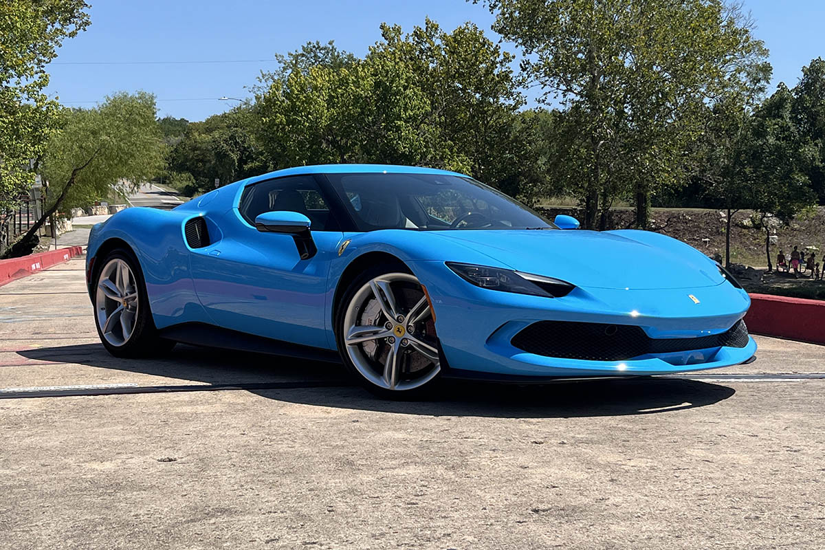 Viviendo la Aventura: Conducción de Ferrari en las Calles de Austin
