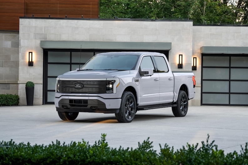 Ford F-150 Lightning 4x4 Supercrew 2025